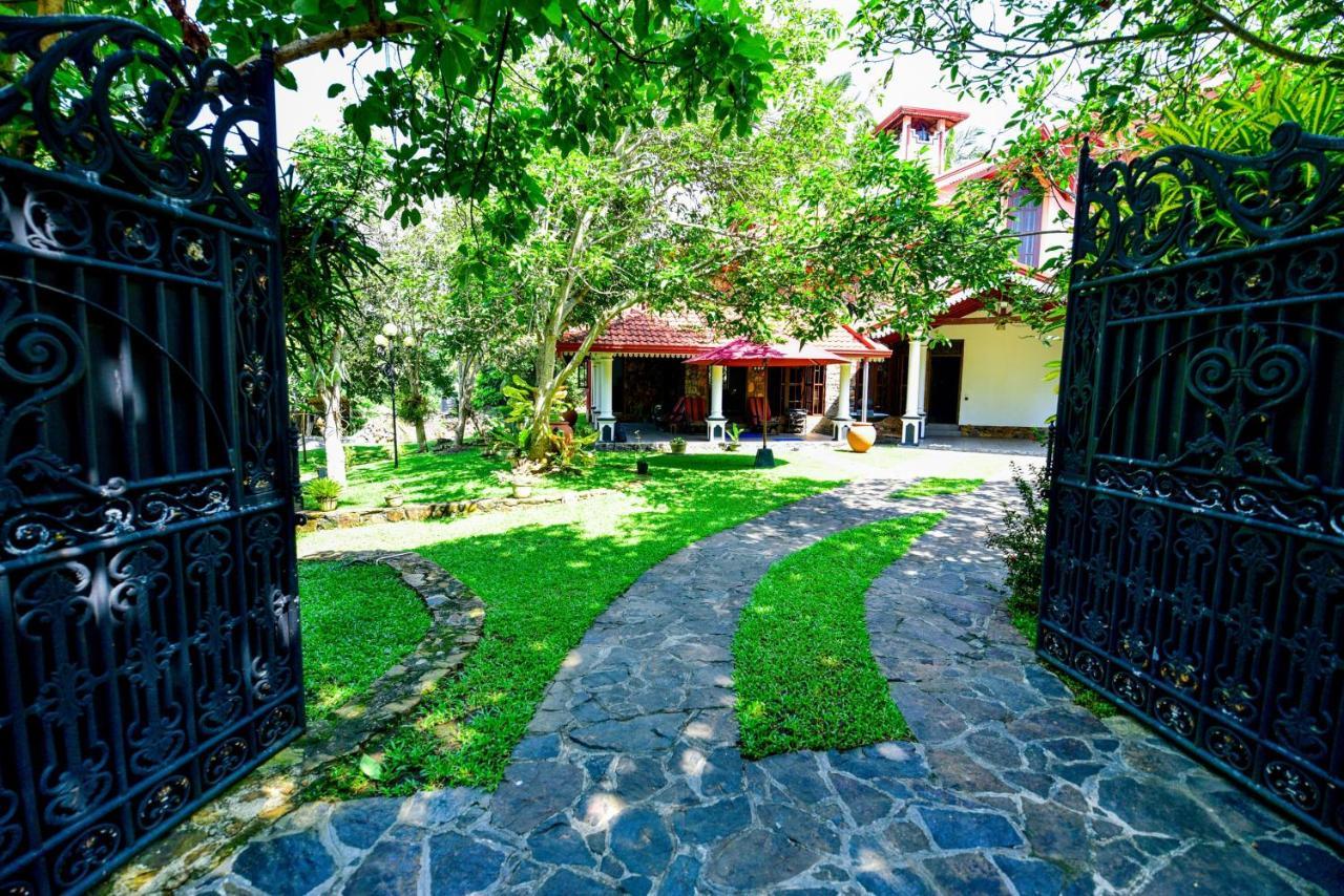 Simon'S Lodge Хіккадува Екстер'єр фото